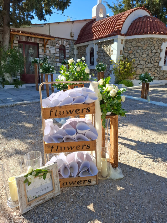 Wedding Decoration with wooden bases and compositions with lysianth and roses