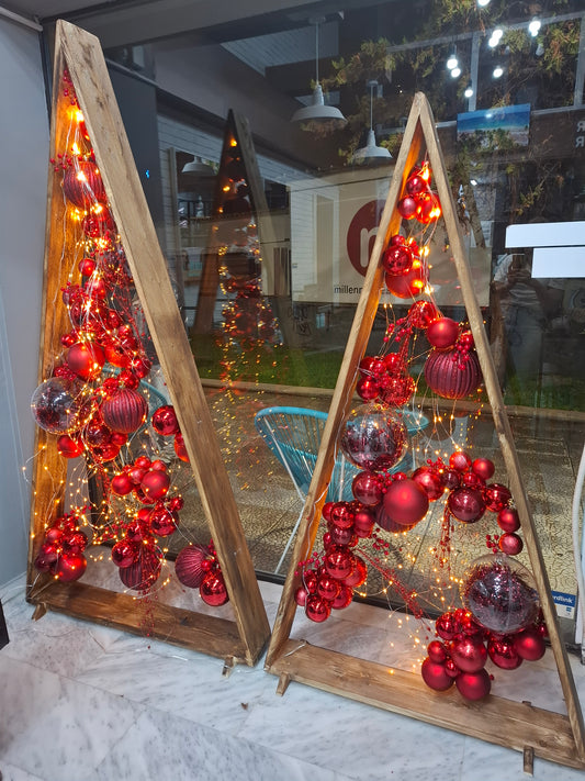 Διακόσμηση Χριστουγεννιάτικης βιτρίνας σε κομμωτήριο