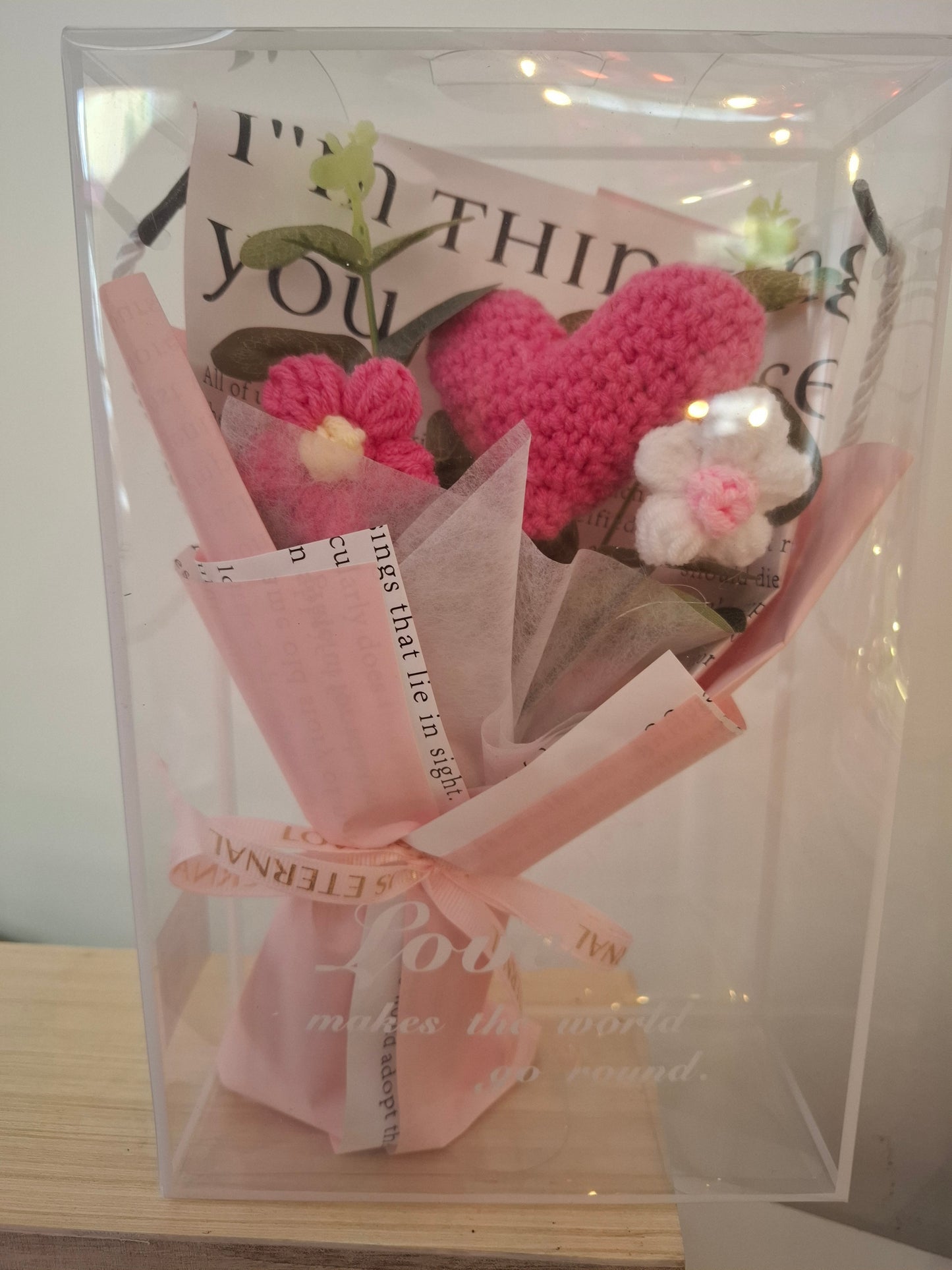 Aνθοδέσμη με πλεκτά λουλούδια