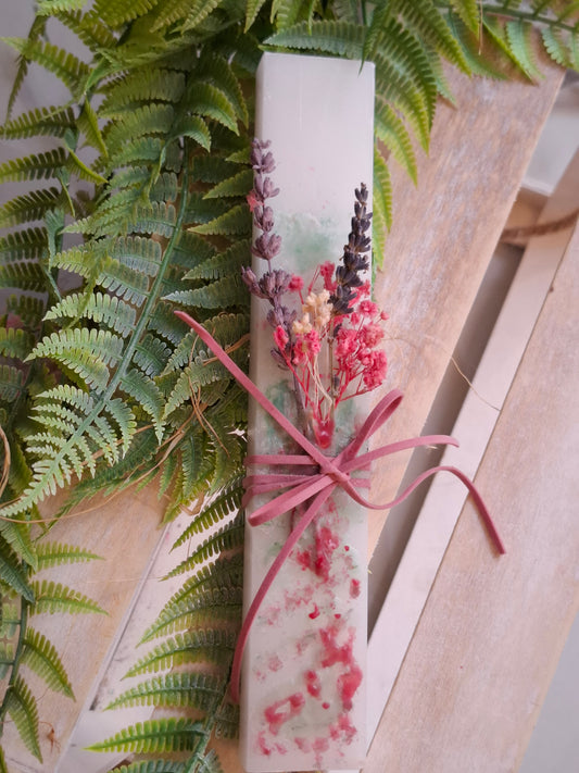 Λαμπάδα χειροποίητη με αποξηραμένα λουλούδια