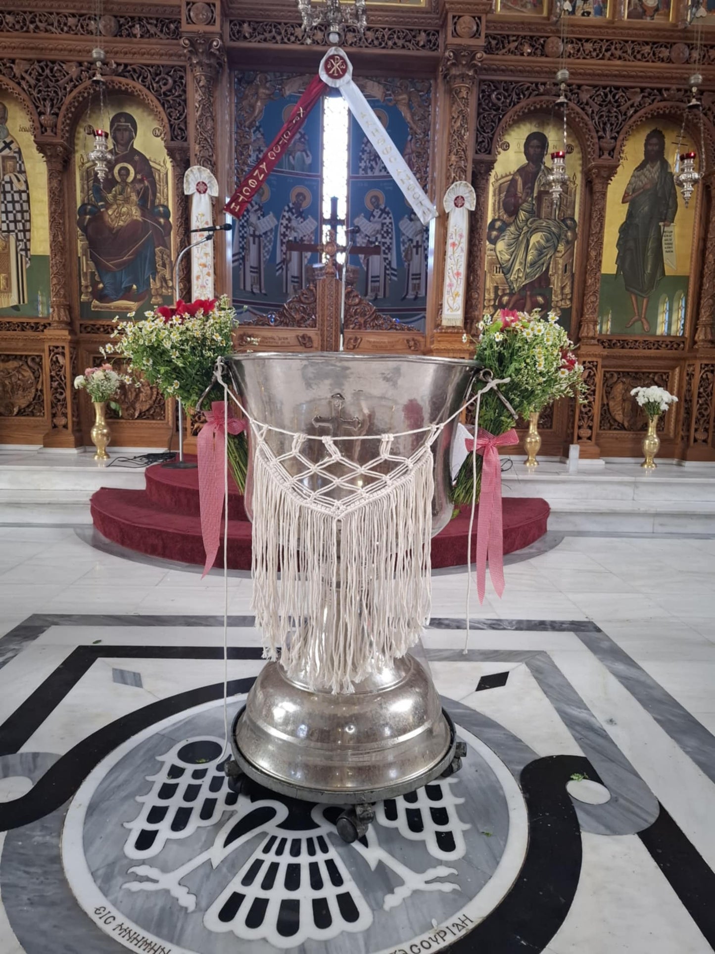 Διακόσμηση βάπτισης με θέμα πικνίκ και φράουλα