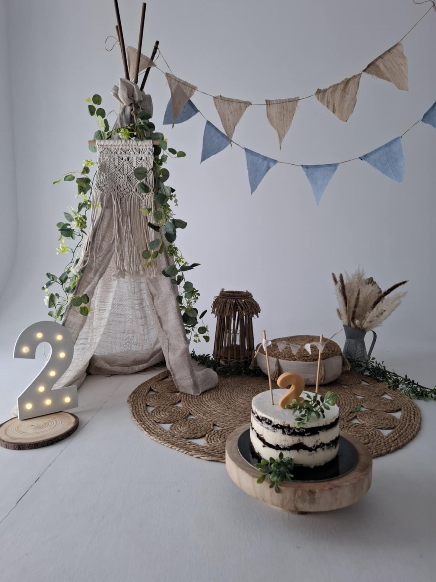 Διακόσμηση φωτογράφισης boho με σκηνή για αγόρι