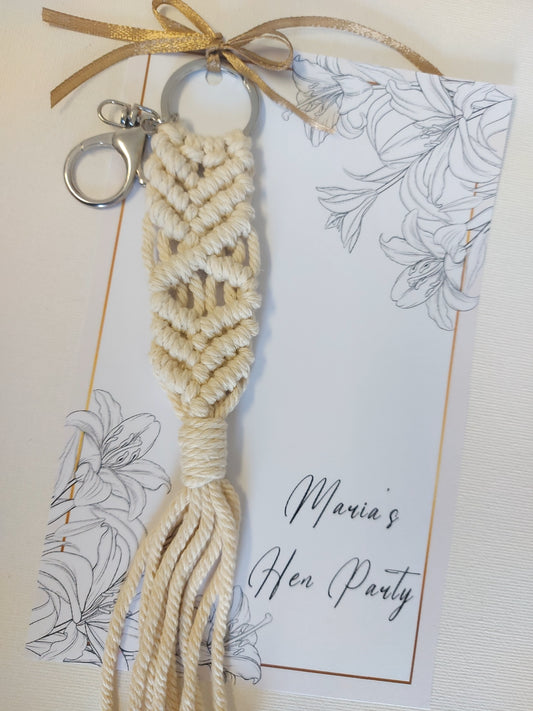 Δωράκι bachelorette μπεζ μακραμέ μπρελόκ