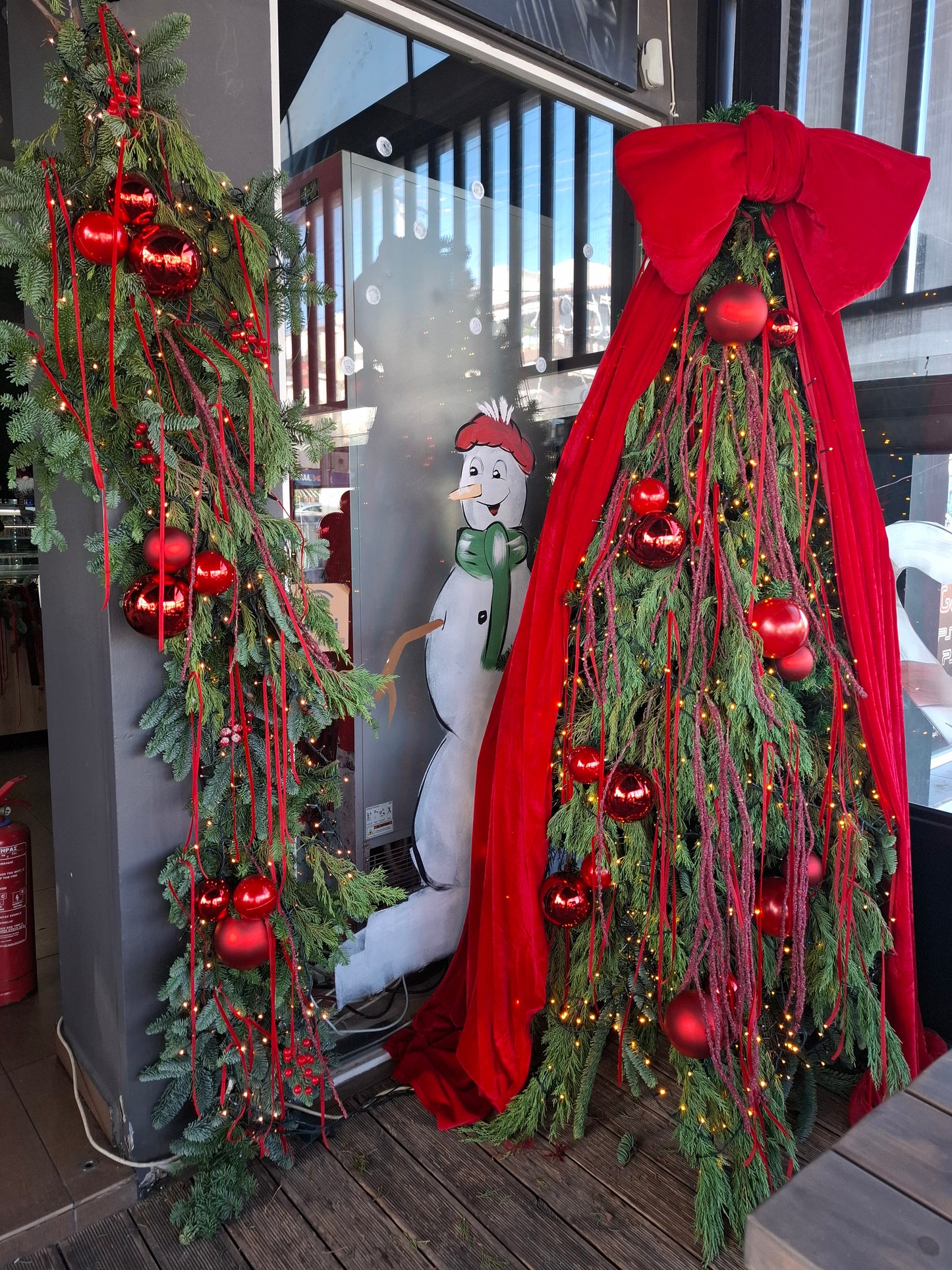 Χριστουγεννιάτικη Διακόσμηση σε καφετέρια