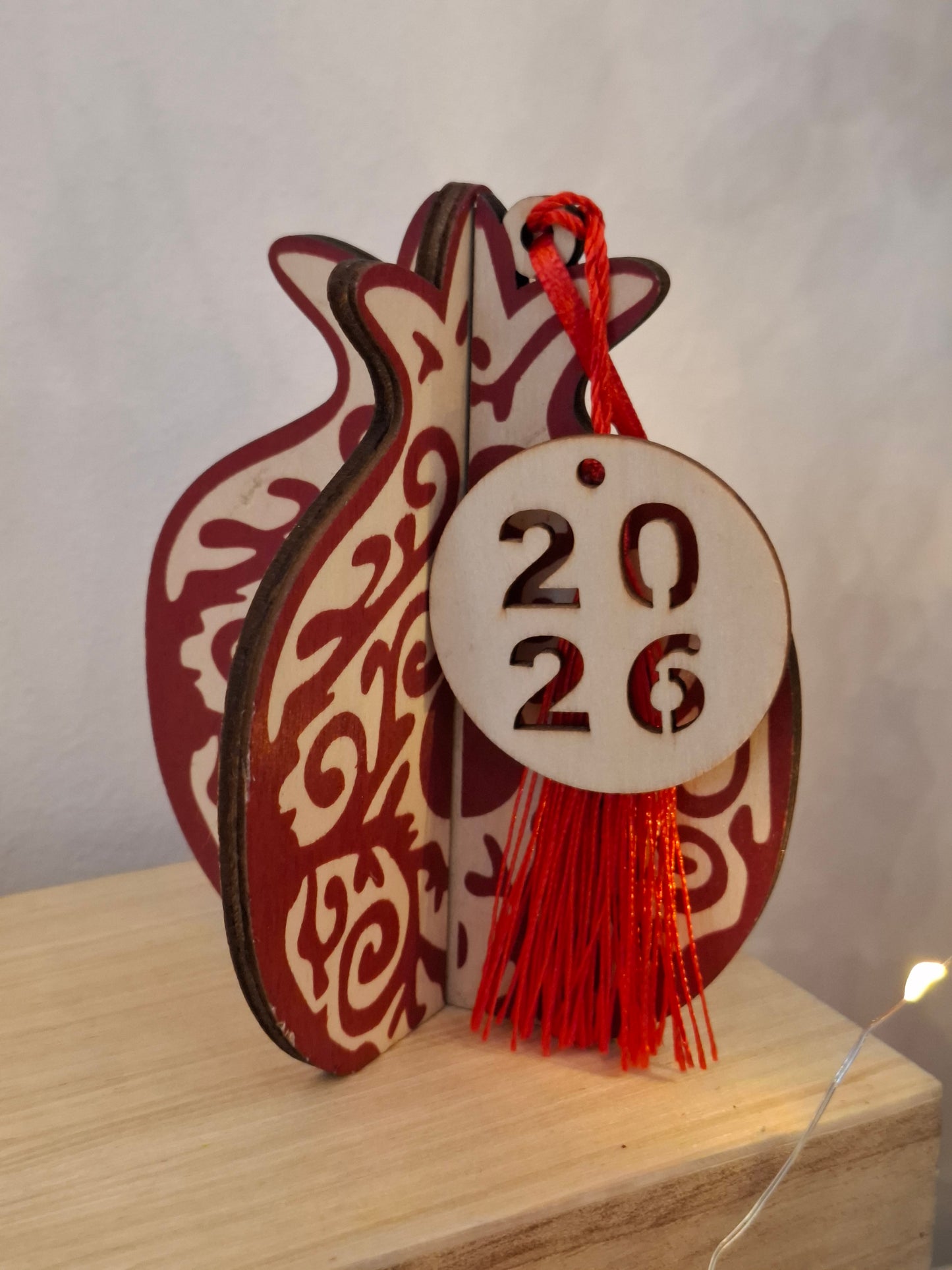 Γούρι ξύλινο κρεμαστό και επιτραπέζιο 10χ10cm