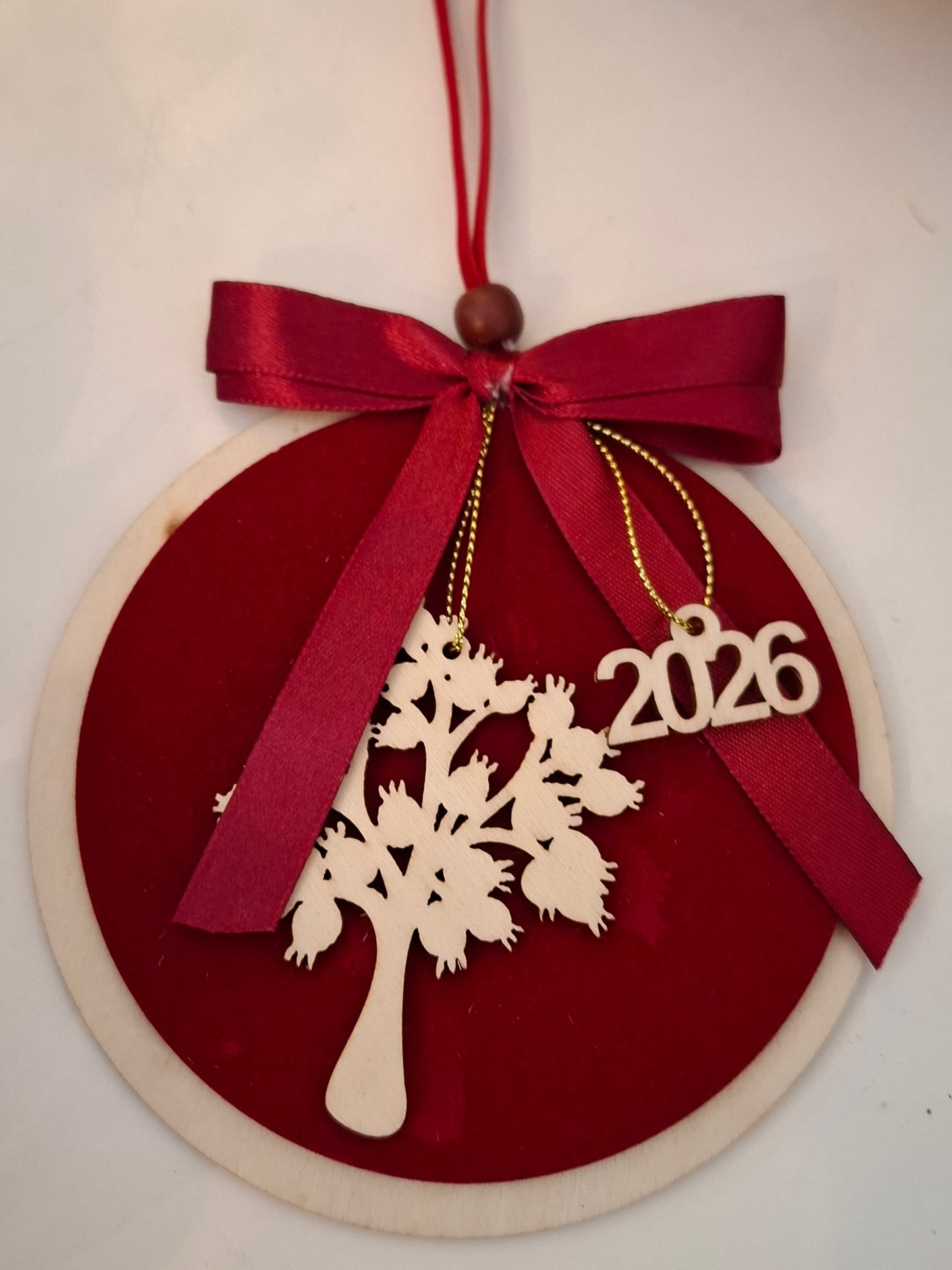 Γούρι ξύλινο κρεμαστό  με δεντρο