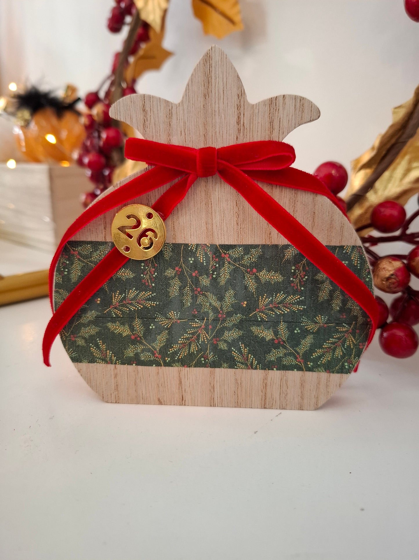 Γούρι Ξύλινο Ρόδι με πράσινες λεπτομέρειες