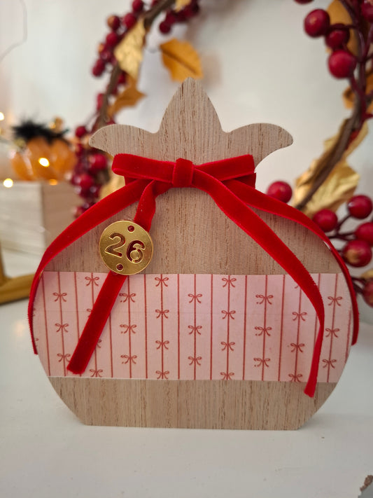 Γούρι Ξύλινο Ρόδι ροζ με φιογκάκια