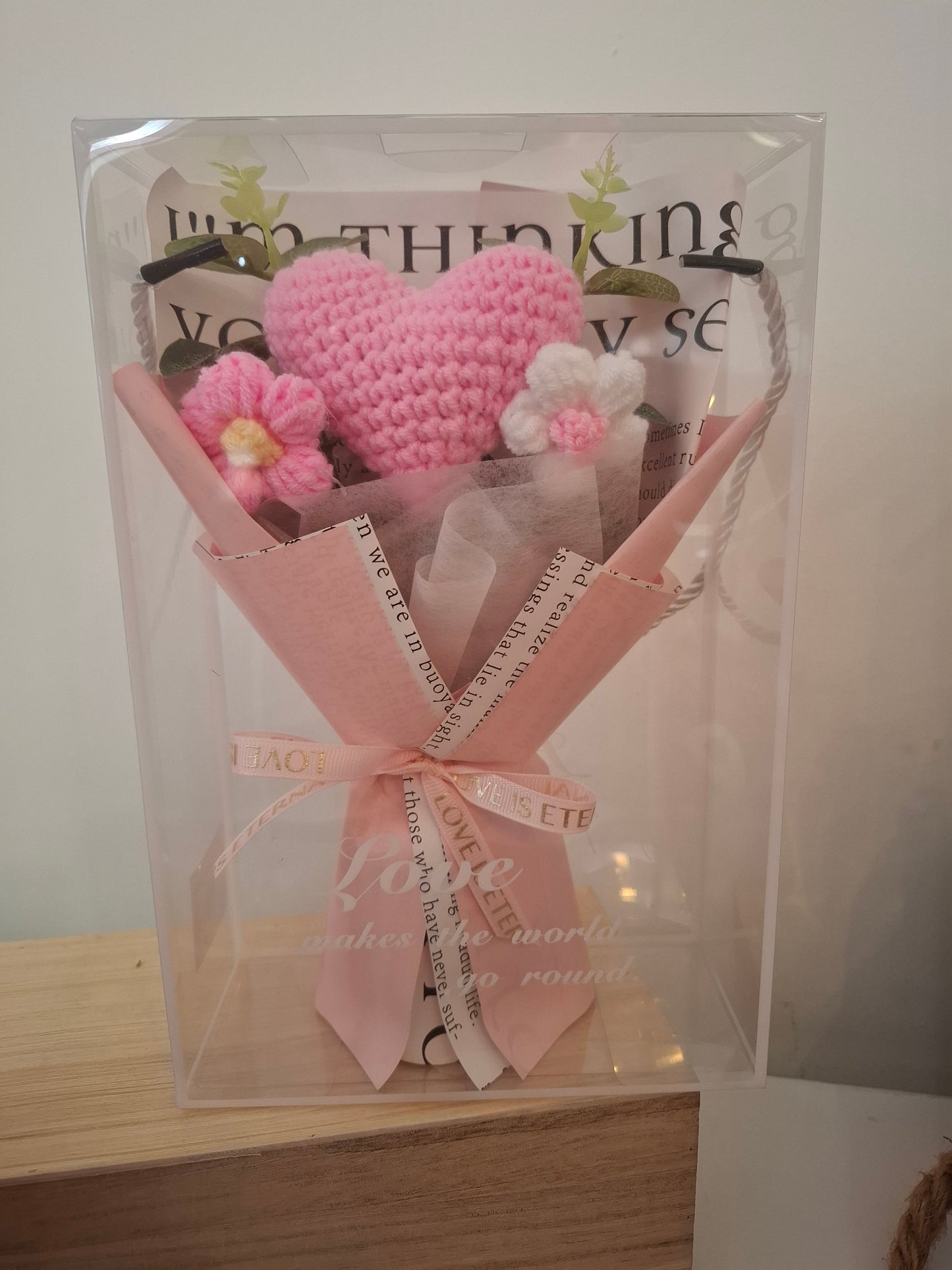 Ανθοδέσμη με πλεκτά λουλούδια