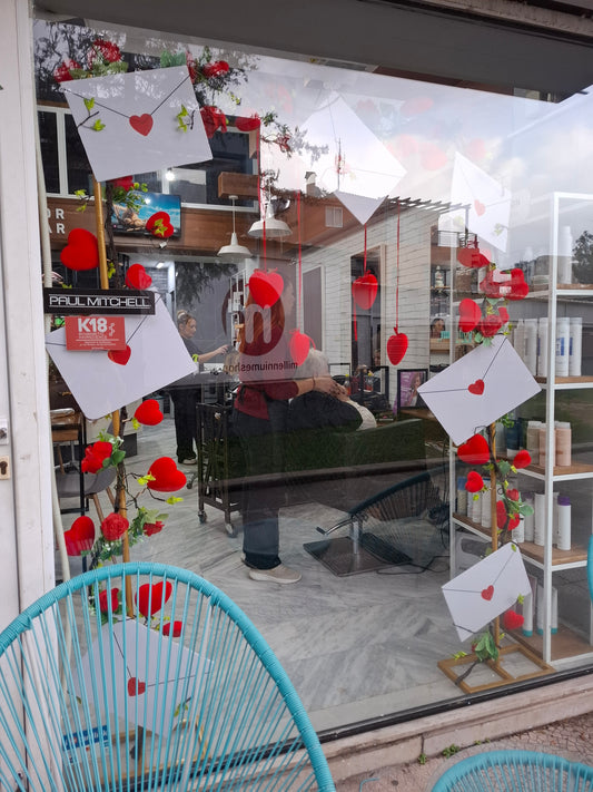 Διακόσμηση βιτρίνας με θέμα το Άγιο Βαλεντίνο