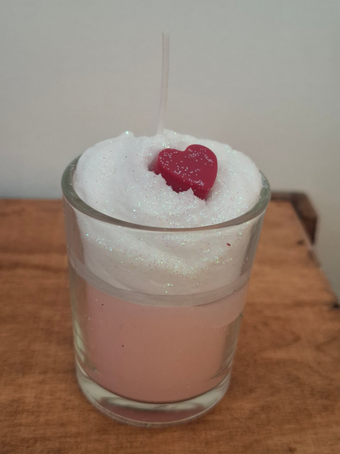 Κεράκι σφηνάκι με καρδούλα με άρωμα βανίλια από κερί σόγιας