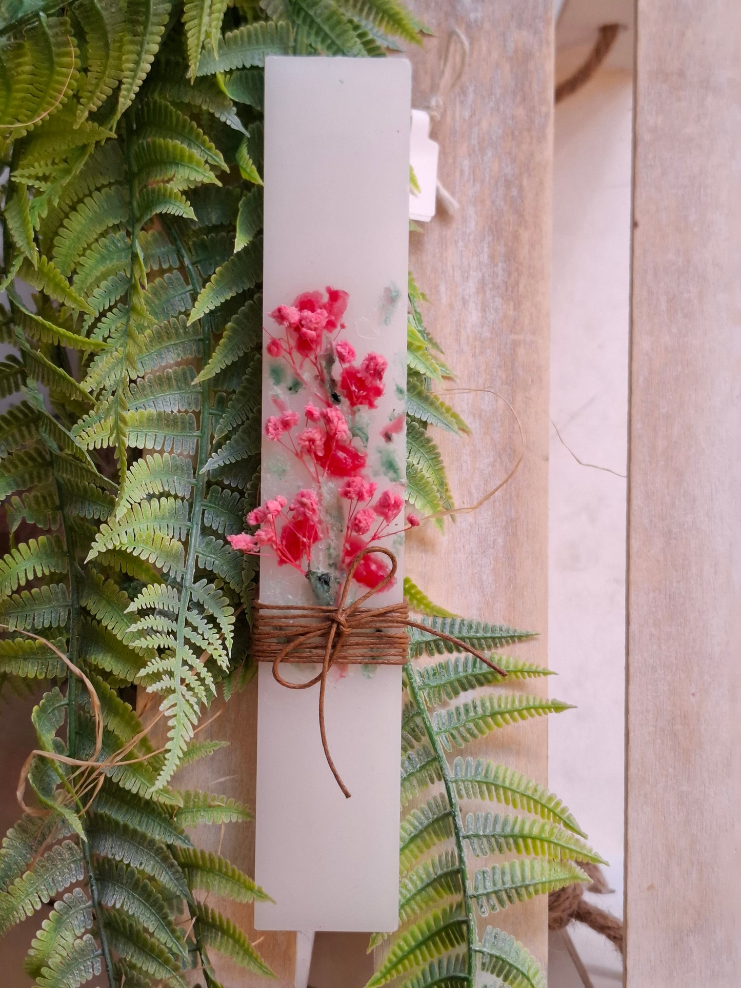 Λαμπάδα χειροποίητη με αποξηραμένα λουλούδια