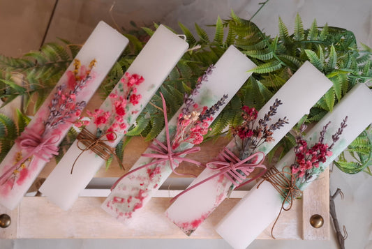 Λαμπάδα χειροποίητη με αποξηραμένα λουλούδια