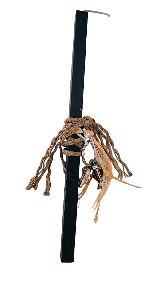 Λαμπάδα μαύρη με μπρελόκ με παπούτσια ποδοσφαίρου