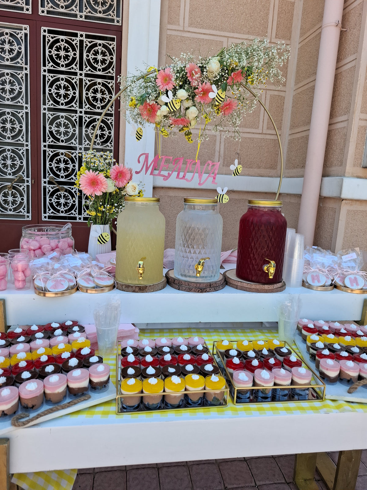 Διακόσμηση Βάπτισης με θέμα Μελισσούλα