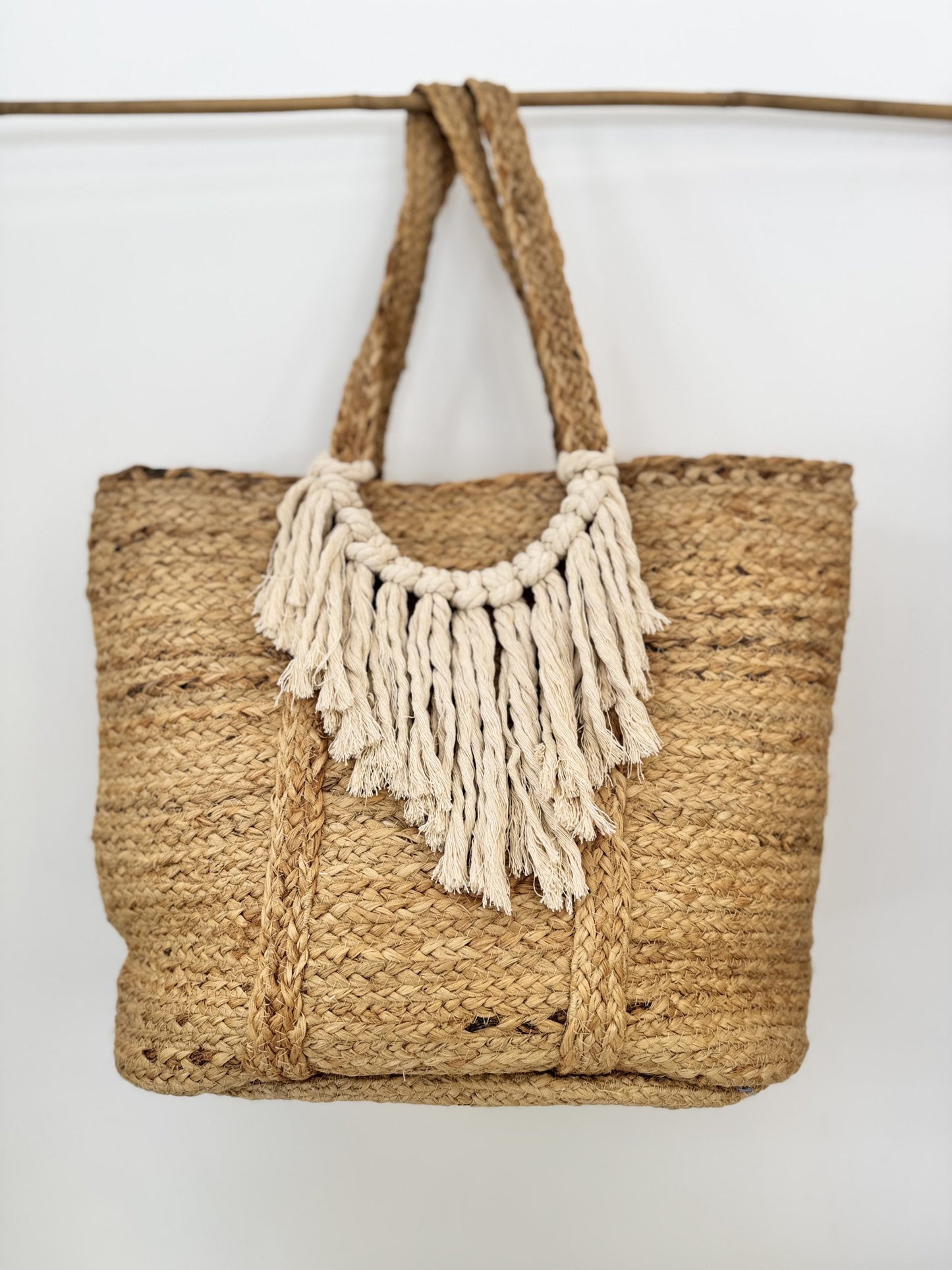 Large straw beach shoulder bag